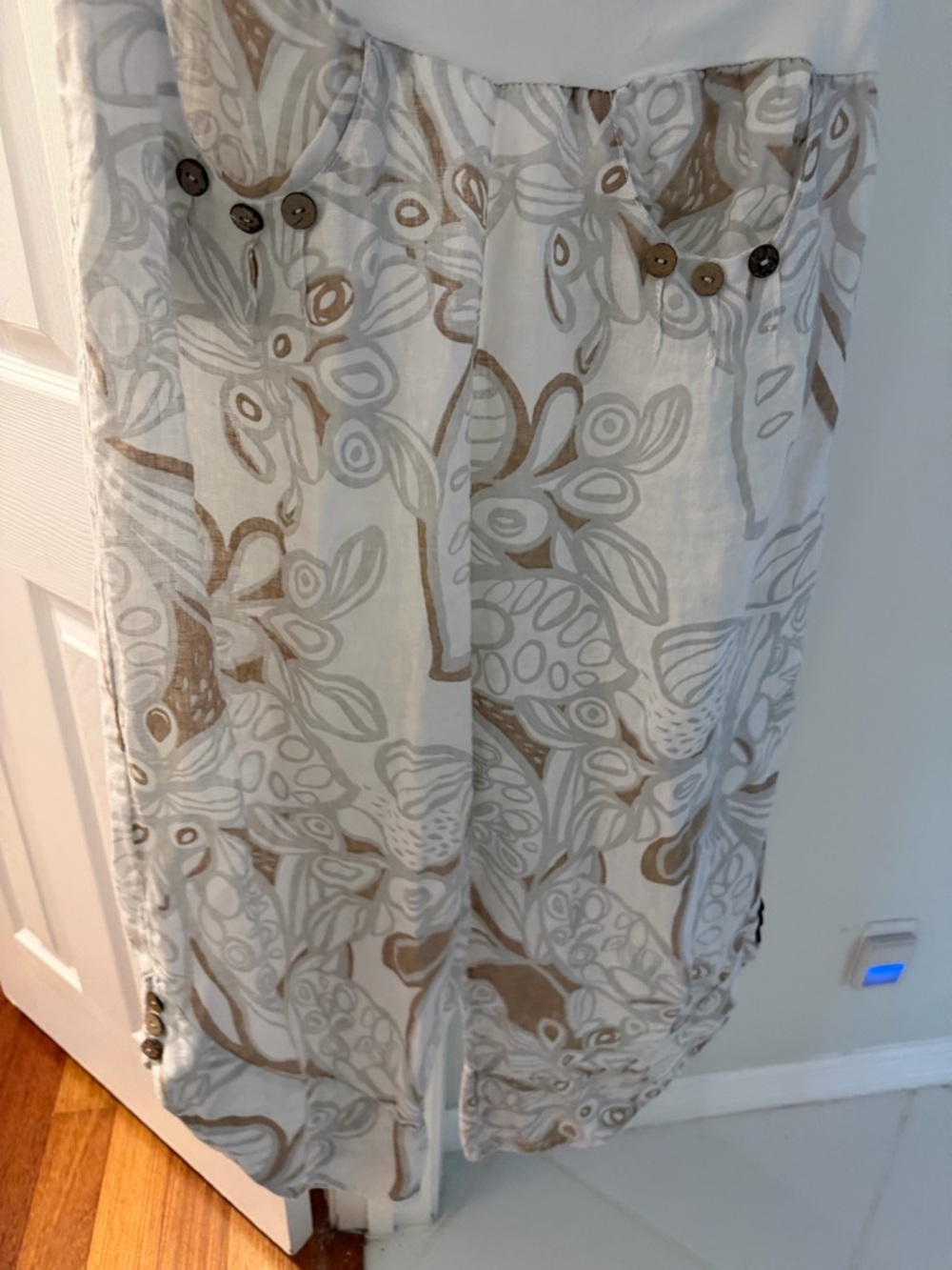 Made in Italy Linen Lightweight White & tan Printed Wide-Leg Pants in Large - Picture 10 of 14